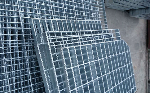 <a href='http://m.baijiakr.com/ganggeshananxinghaofen/212.html'target='_blank'>齒形防滑鋼格柵</a>.jpg